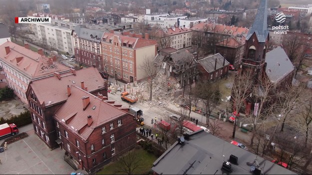 W tej sprawie jest wiele wątpliwości i nie ma twardych dowodów że to oskarżony rozszczelnił instalację gazową. Rok temu doszło do eksplozji w szopienickiej parafii. Pod gruzami budynku znaleziono dwie kobiety, ale to nie wybuch był przyczyną ich śmierci.Materiał dla "Wydarzeń" przygotowała Beata Glinkowska.