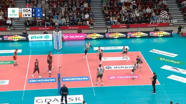 Fragmenty meczu Trefl Gdańsk – Barkom-Każany Lwów 3:0 (25:17, 25:17, 25:18) - siatkówka, PlusLiga 2024, 18. kolejka. MVP: Aliaksei Nasevich (14/22 = 64% skuteczności w ataku + 1 blok).

