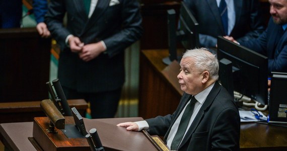 Jarosław Kaczyński stwierdził, że Mariusz Kamiński w zakładzie karnym był torturowany poprzez przymusowe dokarmianie. "Jestem przekonany, że to decyzja osobista Tuska i on osobiście powinien za tortury w Polsce odpowiadać" - mówił prezes PiS.