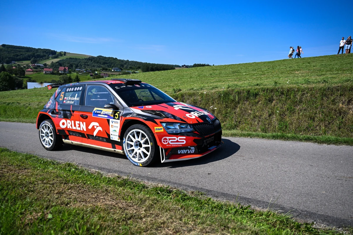 W czwartek startuje 92. edycja Rajdu Monte Carlo i zarazem pierwsza runda mistrzostw świata sezonu 2024. Już po raz trzeci w historii czołowi kierowcy świata w kategorii WRC pojadą samochodami z napędem hybrydowym. W Monte Carlo nie wystąpi dwukrotny mistrz świata Fin Kalle Rovanpera, który broni tytułu. A rajd w księstwie Monaco jest jednym z najtrudniejszych. "Wszystko z powodu zmiennych warunków. W górach zalega śnieg, a wielu oświetlonych miejscach asfalt jest suchy" - mówi w rozmowie z RMF FM Kacper Wróblewski, kierowca Orlen Teamu.