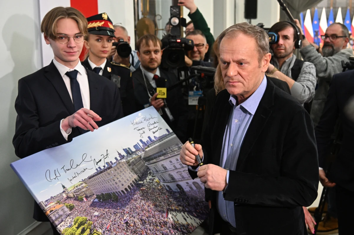 Według jednoznacznych opinii medycznych 15 lat to jest dokładnie ten moment, od którego nie ma zasadniczych przeciwskazań medycznych do stosowania pigułki "dzień po" - powiedział premier Donald Tusk.