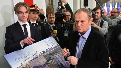 Pigułka "dzień po" również dla 15-latek? Tusk odpowiada 