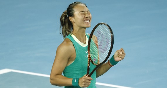 Wszystko jasne - rywalką Białorusinki Aryny Sabalenki w finale Australian Open będzie Chinka Qinwen Zheng. Rozstawiona z numerem 12. tenisistka pokonała w półfinale Ukrainkę Dajanę Jastremską 6:4, 6:4 i po raz pierwszy w karierze wystąpi w decydującym meczu wielkoszlemowego turnieju.
