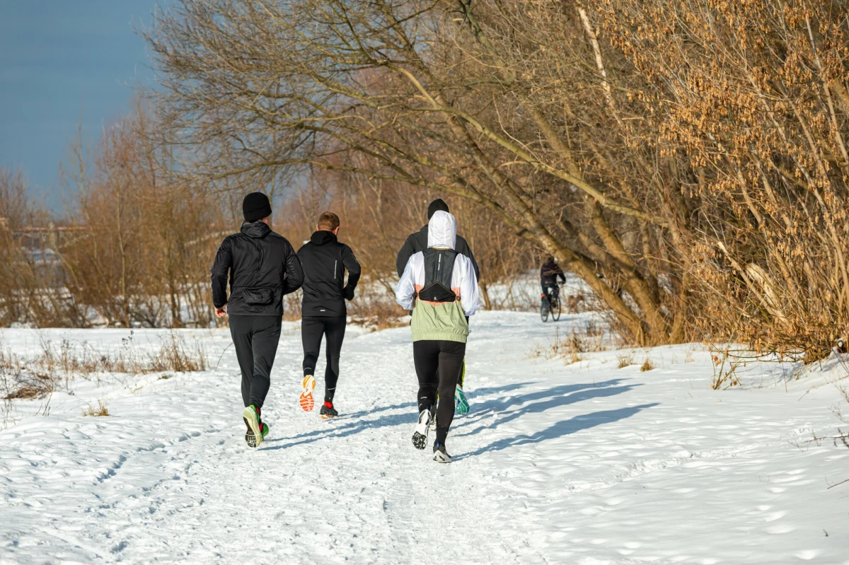 W najbliższych dniach nad Polską utrzyma się deszczowa i wietrzna aura - informuje Instytut Meteorologii i Gospodarki Wodnej. Dopiero w niedzielę pogoda zacznie się poprawiać - wiatr osłabnie, a opadów będzie coraz mniej.