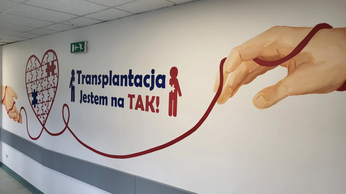 Mural promujący dawstwo organów odsłonięto dziś - w przeddzień Ogólnopolskiego Dnia Transplantacji - w Szpitalu Wojewódzkim w Poznaniu. Dzieło znajduje się w korytarzu Szpitalnego Oddziału Ratunkowego. 