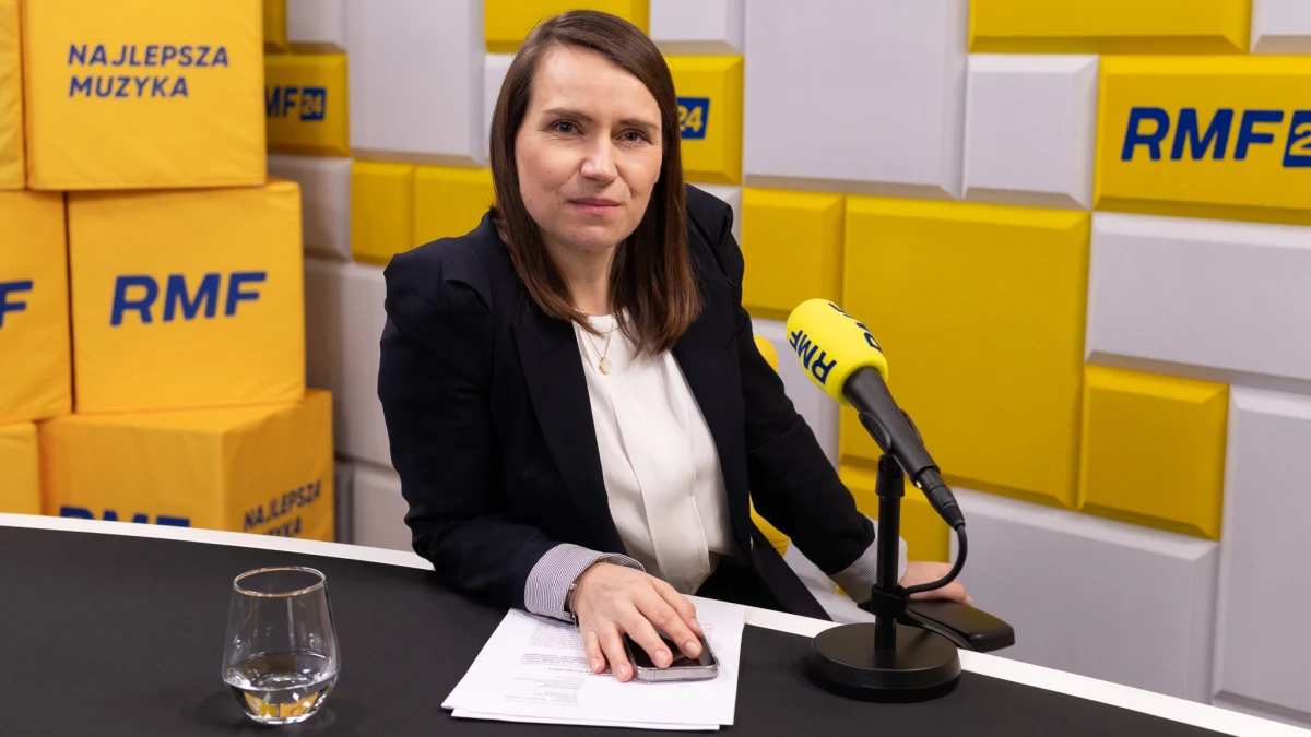 „To chyba bardzo nieprzemyślane słowa. Mam poczucie, że prezes mówi jednego dnia jedno, a drugiego dnia drugie. Nie jestem pewna, czy ta deklaracja prezesa Jarosława Kaczyńskiego o wcześniejszych wyborach przetrwa próbę czasu (…). Mam poczucie, że w Prawie i Sprawiedliwości jest bardzo duży, wewnętrzny chaos, bo tam dzisiaj nie ma lidera” – tak słowa Jarosława Kaczyńskiego na temat wcześniejszych wyborów skomentowała w Popołudniowej rozmowie w RMF FM Agnieszka Pomaska.