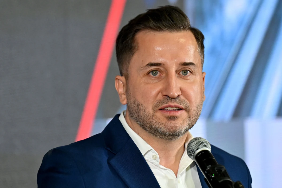 ​Kamil Suchański, kielecki radny, został kandydatem stowarzyszenia "Bezpartyjni i Niezależni" na prezydenta Kielc. "Musimy skupić się na tym, aby normalnie zacząć pracować z przedsiębiorcami, komunikować się z mieszkańcami i żeby to, co sobie planujemy w budżecie było realizowane" - powiedział.