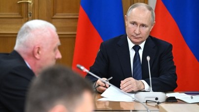 Bloomberg: Putin zasygnalizował, że jest otwarty na negocjacje ws. Ukrainy