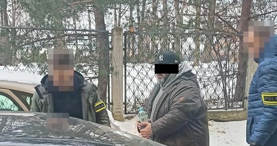 37-latek z powiatu tomaszowskiego (Lubelskie) poszukiwany za przestępstwa o charakterze pedofilskim, których dopuścił się za pośrednictwem Internetu trafił już do zakładu karnego. Policja zatrzymała go na terenie województwa śląskiego.