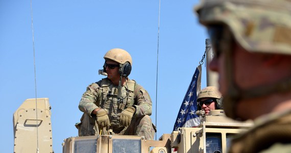 Iracki resort dyplomacji poinformował, że Bagdad i Waszyngton podjęły decyzję o utworzeniu wspólnej komisji. Jej zadaniem będzie opracowanie harmonogramu stopniowego wycofywania z Iraku sił USA i innych państw, uczestniczących w koalicji przeciwko organizacji terrorystycznej Państwo Islamskie (IS).