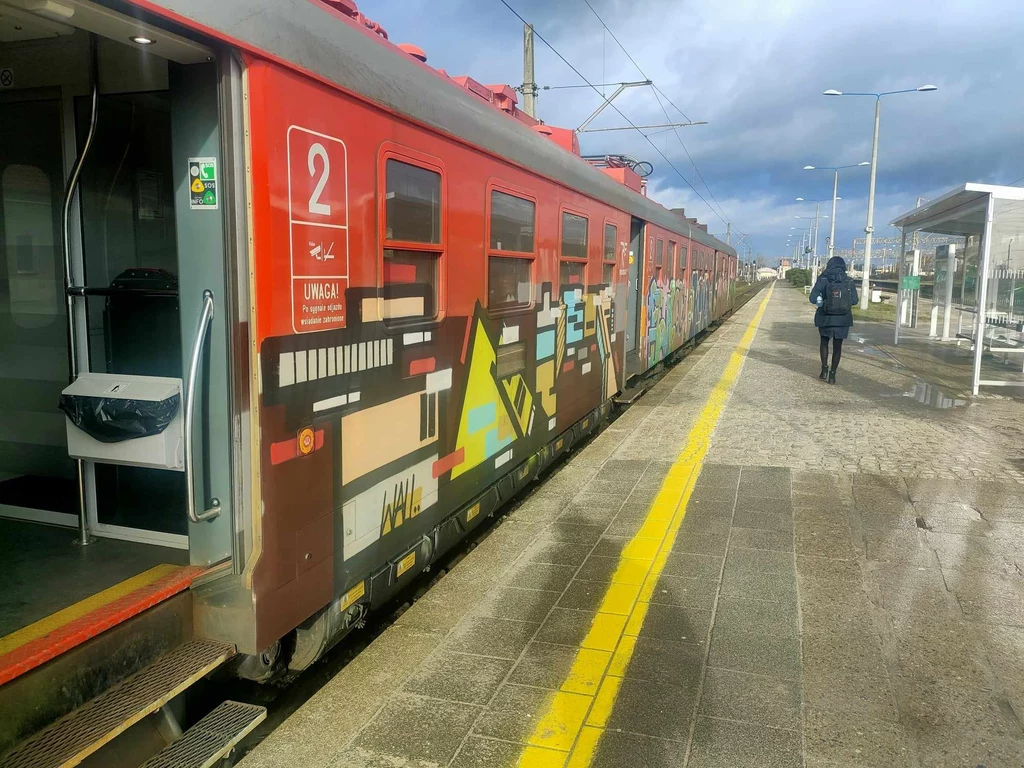 Pociąg dojechał do Zbąszynka. Dalej ruszyć nie mógł, bo w Gorzowie nie ma sieci trakcyjnej