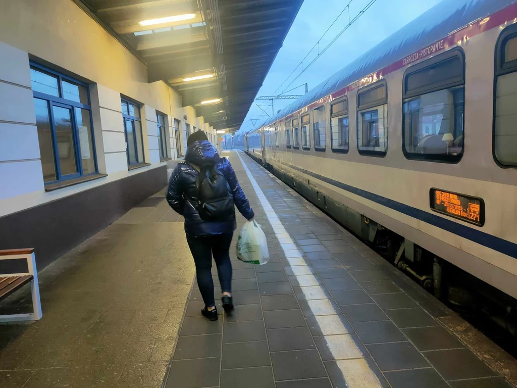 Międzynarodowy pociąg PKP Intercity do Berlina na stacji w Zbąszynku
