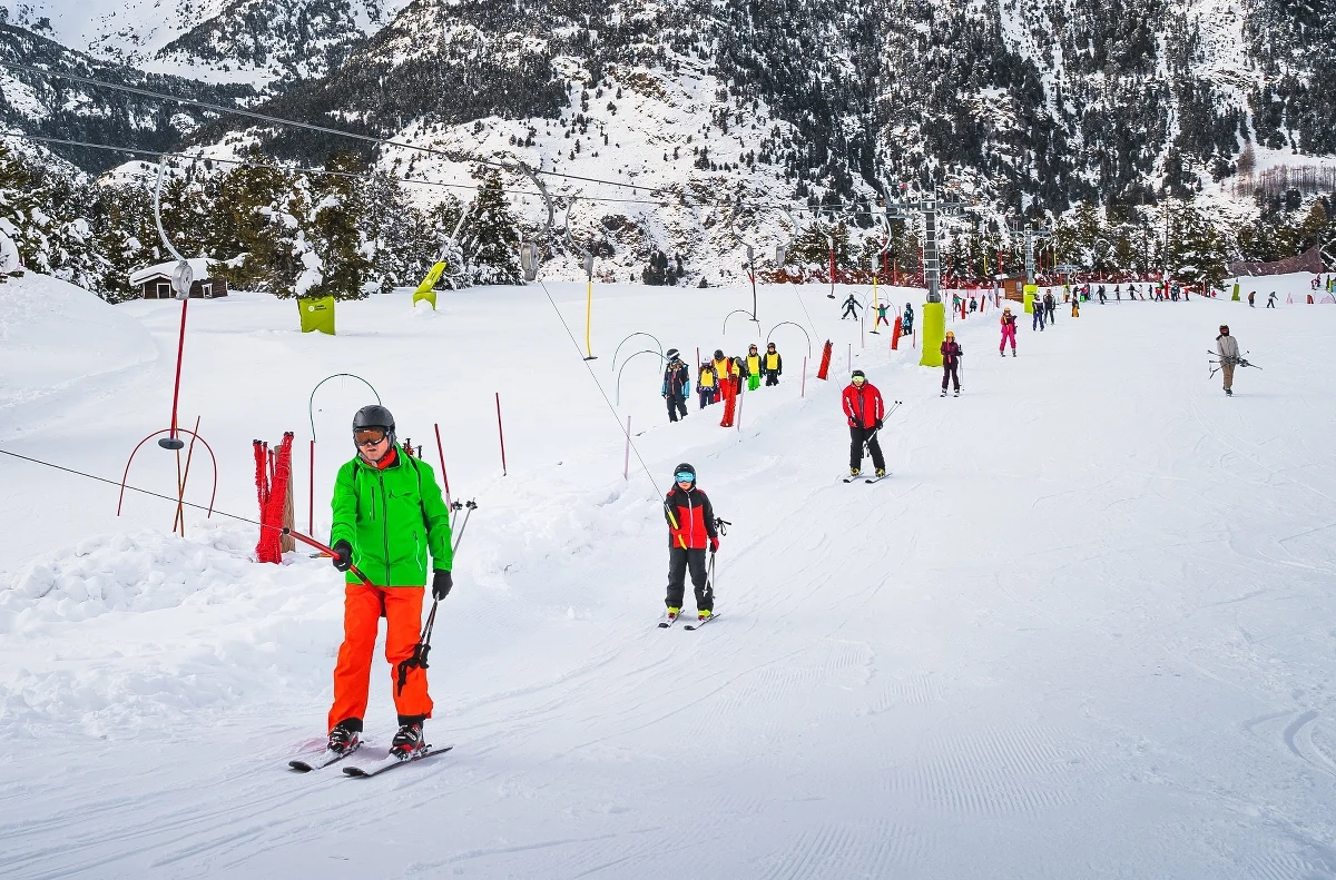 W pięciu kolejnych województwach: lubelskim, łódzkim, podkarpackim, pomorskim i śląskim rozpoczynają się ferie zimowe w szkołach. Uczniowie z tych regionów dwutygodniową przerwę w nauce będą mieli do 11 lutego.