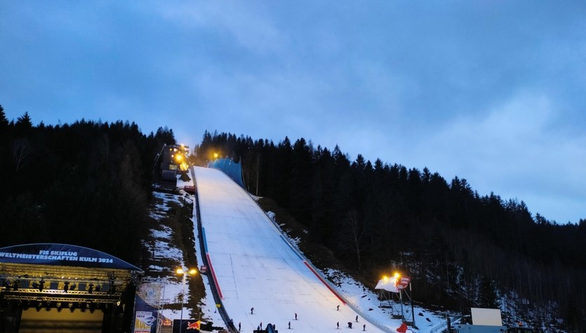 The wind does not calm down on Kulm.  There will be other changes to the program of the World Ski Flying Championships