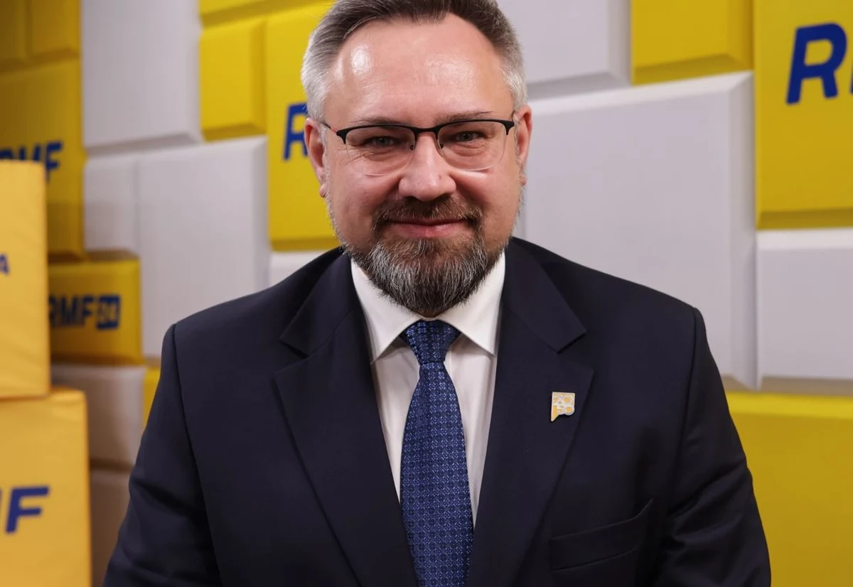 112 ministrów i wiceministrów w rządzie Tuska? "Ciężko pracują" - zapewniał Mirosław Suchoń w Porannej rozmowie w RMF FM, wyliczając sukcesy: wyrównanie strat inflacyjnych pracowników sfery budżetowej, uruchomienie środków na program in vitro, odblokowanie środków na Czyste Powietrze. "Przed nami 4 lata, będziemy realizować zobowiązania, jakie poczyniliśmy w kampanii" - powiedział. 