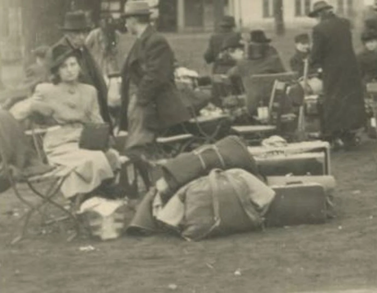 Ostatnie zdjęcia z drogi ku śmierci. Nowe fotografie, przedstawiające deportację Żydów z Wrocławia (wówczas Breslau), ujrzały światło dzienne. Zostały opublikowane z okazji przypadającego na 27 stycznia Międzynarodowego Dnia Pamięci o Ofiarach Holokaustu w ramach projektu #lastseen.