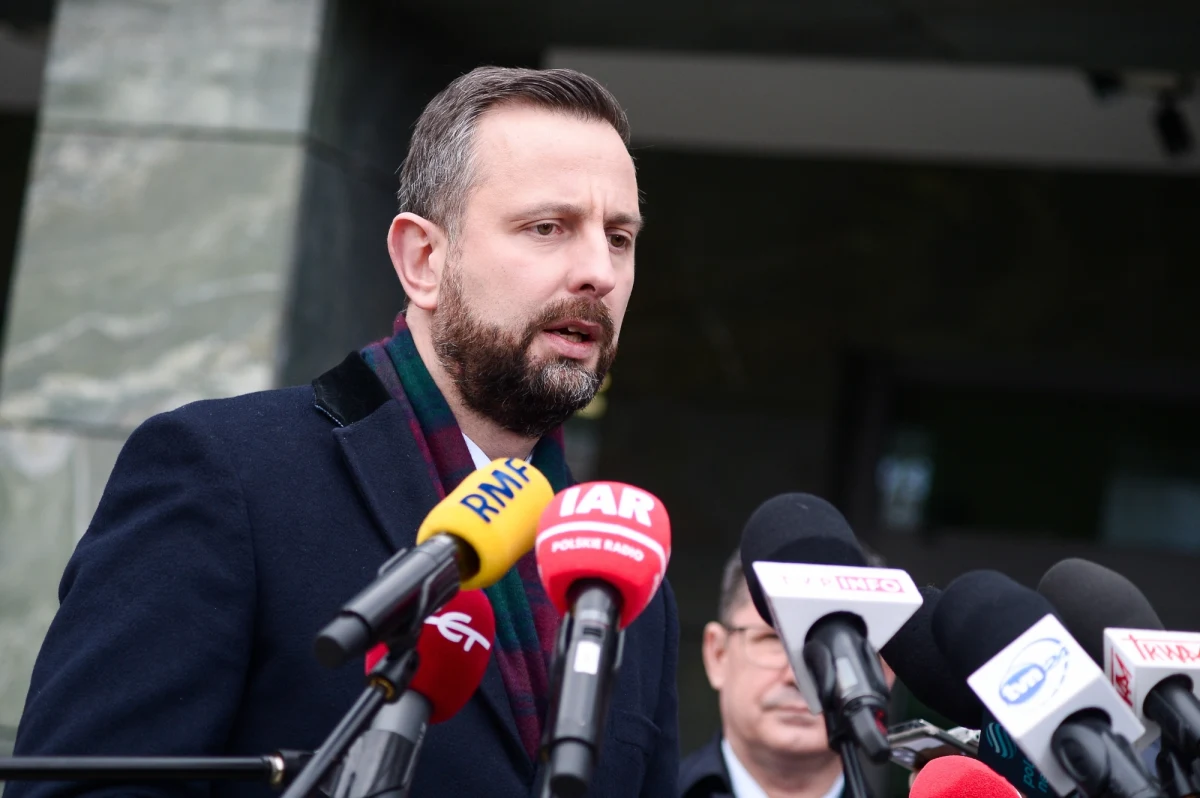 Zakończyło się zapowiadane wczoraj spotkanie prezydenta Andrzeja Dudy z szefem Ministerstwa Obrony Narodowej. Władysław Kosiniak-Kamysz podkreślił wagę współpracy między najważniejszymi organami państwa w obszarze bezpieczeństwa. Zdradził też, że na spotkaniu konsultowano obsadzenie stanowisk dowódczych w Wojsku Polskim.