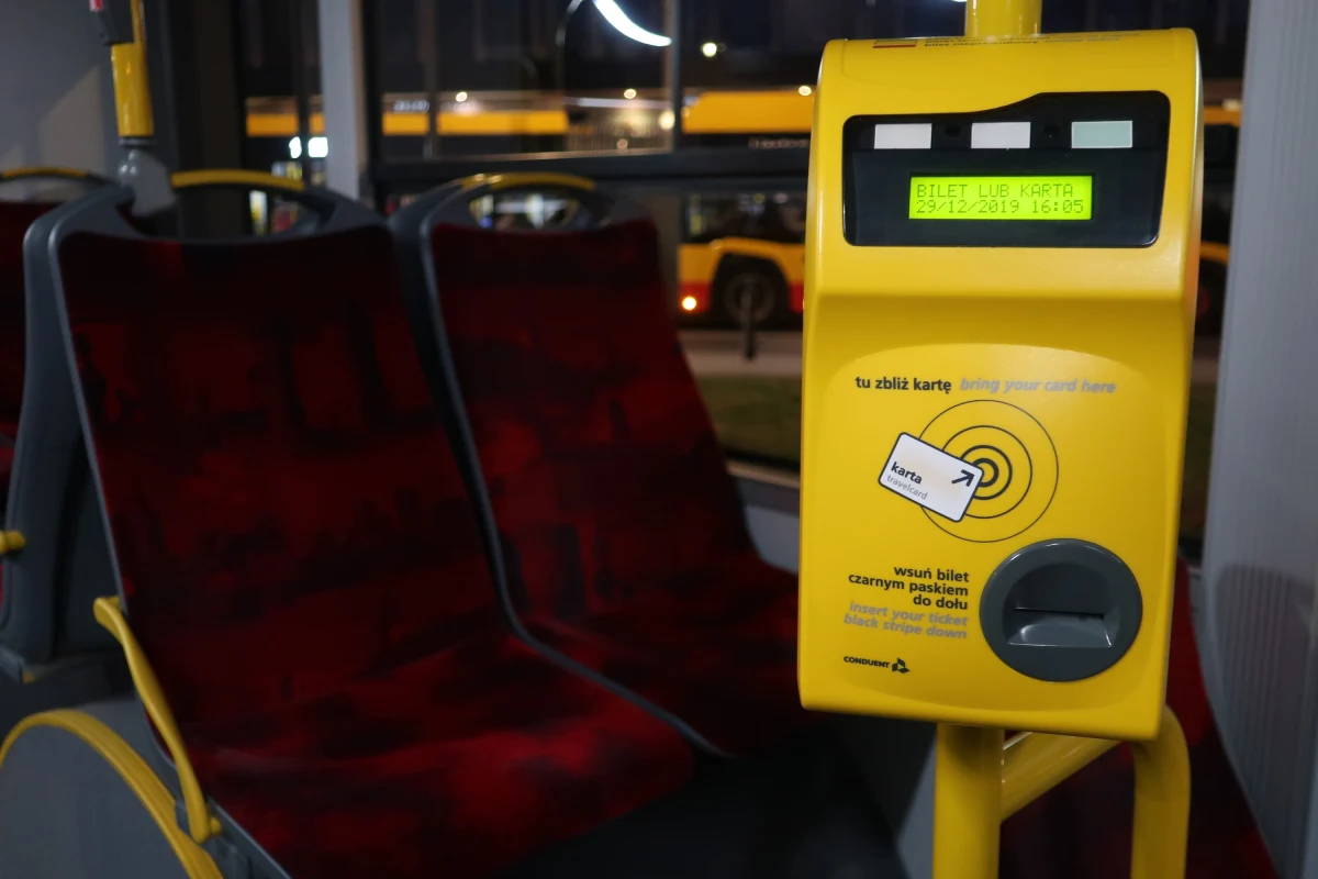 Rekord popularności komunikacji miejskiej w Kielcach. W 2023 roku autobusami przejechało ponad 38 mln pasażerów, to o niemal 2 mln więcej niż w najlepszym dotychczas 2019 roku. Zmiany taryfy biletowej i tras autobusów, zwiększenie częstotliwości kursów na uczęszczanych liniach oraz więcej przystanków - to tylko niektóre udogodnienia, które zachęciły mieszkańców do korzystania z komunikacji zbiorowej.
