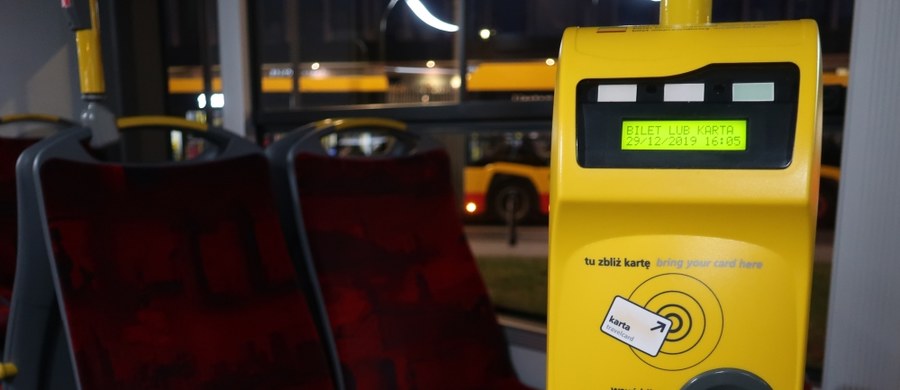 Rekord popularności komunikacji miejskiej w Kielcach. W 2023 roku autobusami przejechało ponad 38 mln pasażerów, to o niemal 2 mln więcej niż w najlepszym dotychczas 2019 roku. Zmiany taryfy biletowej i tras autobusów, zwiększenie częstotliwości kursów na uczęszczanych liniach oraz więcej przystanków - to tylko niektóre udogodnienia, które zachęciły mieszkańców do korzystania z komunikacji zbiorowej.
