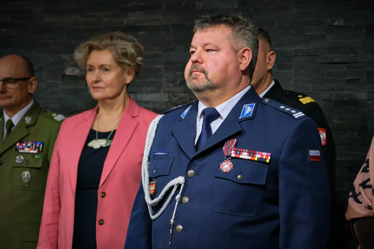Zmiana na stanowisku Komendanta Wojewódzkiego Policji w Krakowie. Nadinsp. Michał Ledzion po 33 latach służby przeszedł w piątek (26 stycznia) na emeryturę. Zastąpił go insp. Piotr Morajc.