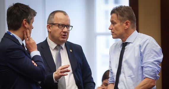 Minister sprawiedliwości i prokurator generalny Adam Bodnar na konferencji w Brukseli opowiedział o swoim marzeniu związanym z 20. rocznicą przystąpienia Polski do Unii Europejskiej. Przyznał, że chciałby, by 1 maja 2024 r. “nie ciążył nad nami artykuł 7.". Według ustaleń brukselskiej korespondentki RMF FM Katarzyny Szymańskiej-Borginon, to marzenie może się spełnić, bo przewodnicząca obecnie pracom UE Belgia chciałaby ogłosić zakończenie procedury wobec Polski jako jeden z sukcesów swojej prezydencji. 