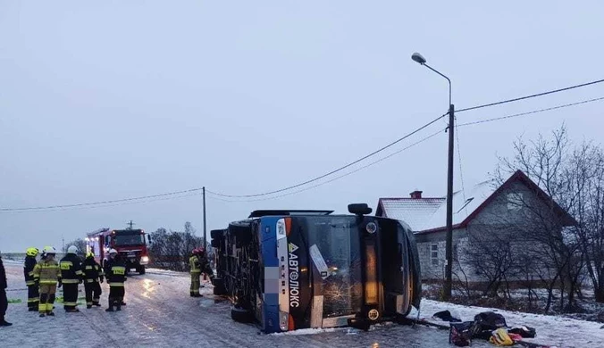 Wypadek autokaru na Lubelszczyźnie. Do szpitali trafiło 20 osób