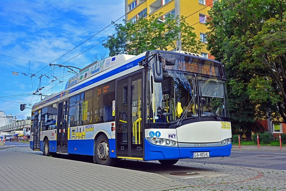 26 lutego wraca na trasę autobus linii nr 21 z Gdyni do Sopotu. W budżetach miast znalazły się środki na przywrócenie połączenia zlikwidowanego w 2023 roku.