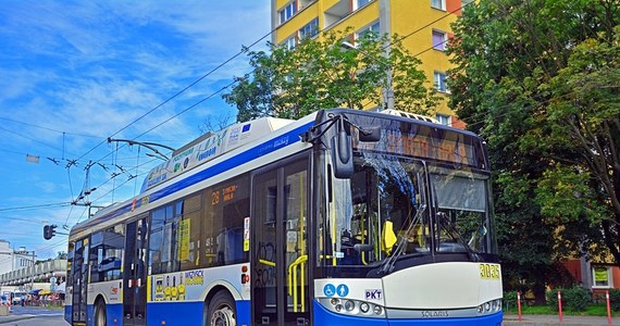 26 lutego wraca na trasę autobus linii nr 21 z Gdyni do Sopotu. W budżetach miast znalazły się środki na przywrócenie połączenia zlikwidowanego w 2023 roku.