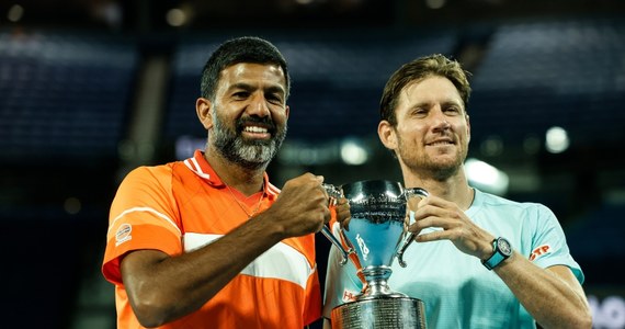 Rohan Bopanna z Indii i Australijczyk Matthew Ebden wygrali deblową rywalizację w Australian Open. W finale pokonali włoskich tenisistów Simone Bolellego i Andreę Vavassoriego 7:6 (7-0), 7:5. 43-letni Bopanna został najstarszym męskim triumfatorem wielkoszlemowego turnieju.