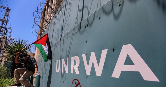 Władze Wielkiej Brytanii oświadczyły dziś, że czasowo wstrzymują finansowanie UNRWA, oenzetowskiej agencji pomocy w Strefie Gazy, w związku z zarzutami, że jej członkowie byli zaangażowani w atak palestyńskiego Hamasu na Izrael. Podobne decyzje podjęło już kilka innych państw.