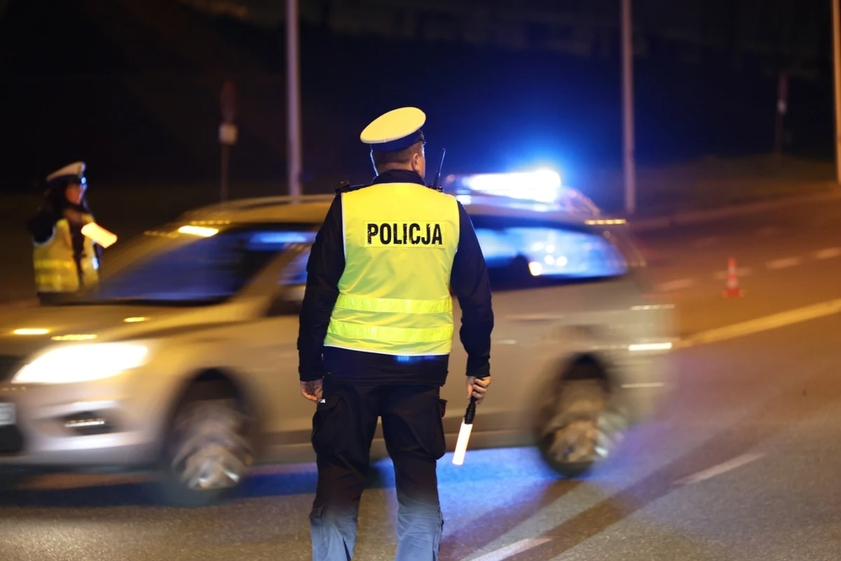 Dwie osoby zostały ranne w wyniku zderzenia dwóch samochodów osobowych na zakopiance między Myślenicami a Krakowem. Na głównej wyjazdowej trasie ze stolicy Tatr kierowcy stali wcześniej w gigantycznych korkach.