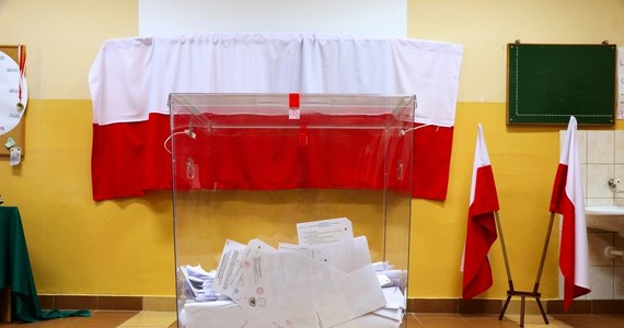 Krakowski urząd miasta przypomina, że aby zagłosować w wyborach samorządowych, należy mieć zameldowanie na terenie miasta albo złożyć wniosek o ujęcie w stałym obwodzie głosowania.