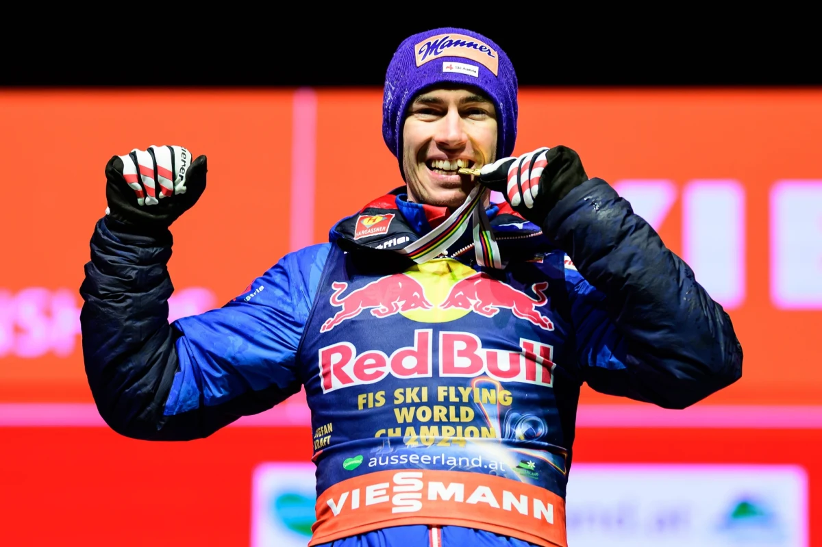 Stefan Kraft został mistrzem świata w lotach narciarskich w Bad Mitterndorf. Austriak wyprzedził Niemca Andreasa Wellingera i lidera po dwóch seriach - Słoweńca Timiego Zajca. Najlepszym z Polaków był Piotr Żyła. W drugim dniu udało się rozegrać tylko jedną punktowaną serię, a zatem medale przyznano po trzech z pierwotnie zaplanowanych czterech prób.