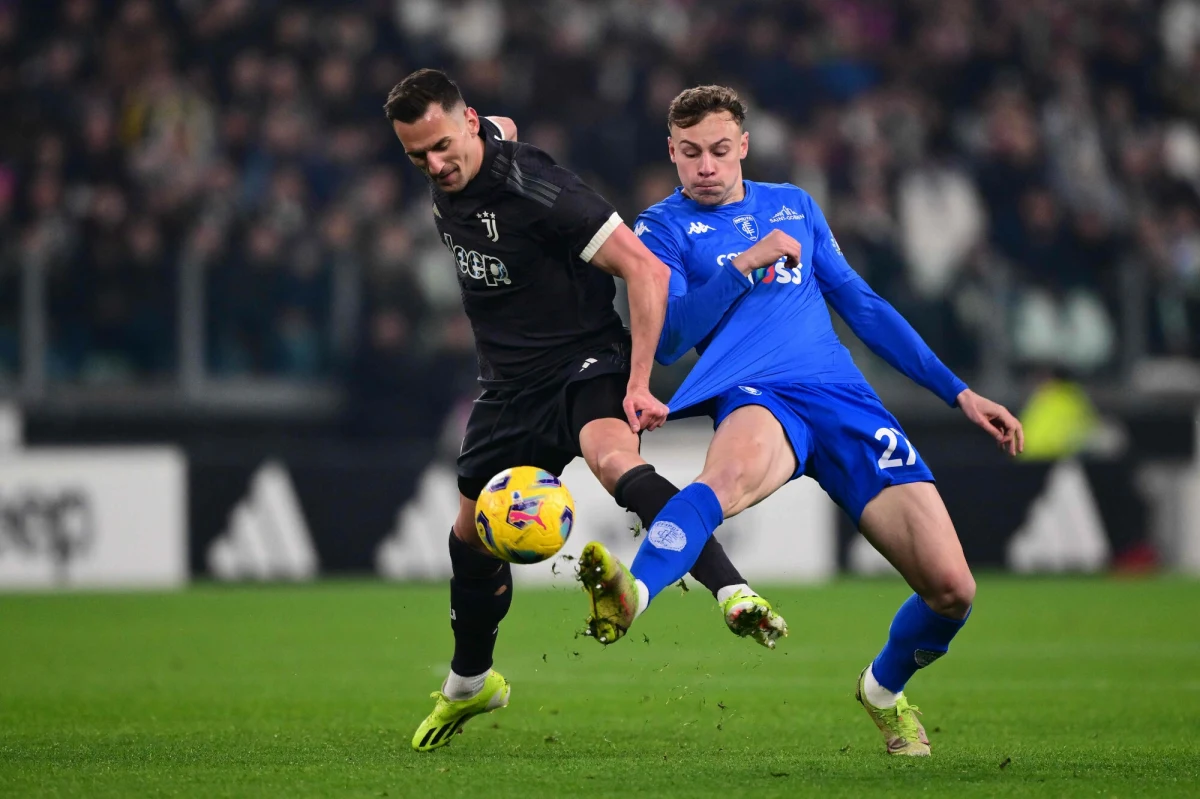 Juventus Turyn Wojciecha Szczęsnego i Arkadiusza Milika zremisował 1:1 z Empoli Sebastiana Walukiewicza i Szymona Żurkowskiego w 22. kolejce włoskiej Serie A. Polski napastnik "Starej Damy" w 16. minucie sfaulował Alberto Cerriego i został ukarany czerwoną kartką.