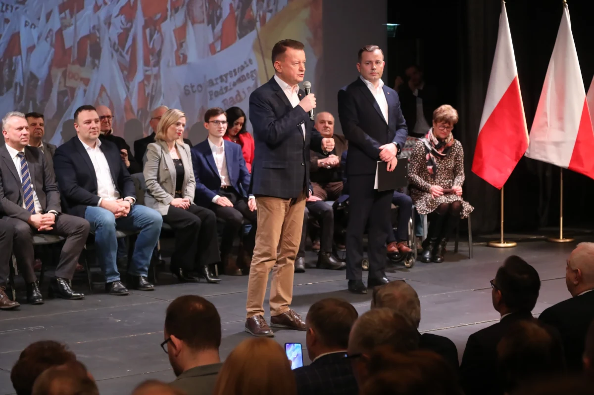 Szef klubu PiS i były minister obrony narodowej Mariusz Błaszczak powiedział w sobotę w Olsztynie, że żołnierze w niedzielę na rozkaz zagrają dla Owsiaka. Jego zdaniem to nadużycie.