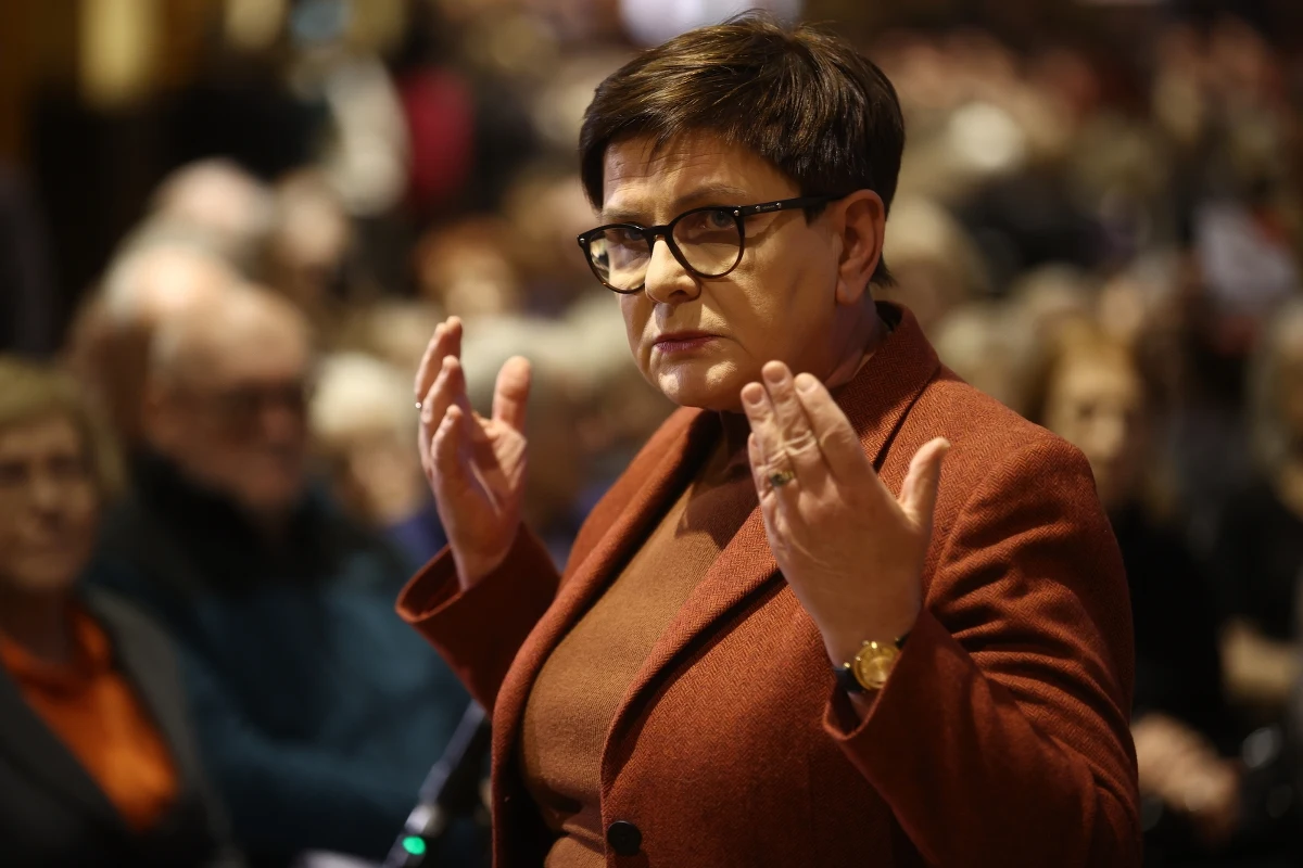 "Mogę potwierdzić, że Łukasz Kmita jest jednym z kandydatów, który jest rozważany w tym wyścigu prezydenckim" – przyznała europosłanka Prawa i Sprawiedliwości Beata Szydło, pytana o to, kogo jej partia wystawi do walki o prezydenturę Krakowa. “W ciągu kilku najbliższych dni opinia publiczna pozna naszą decyzję w tej sprawie" – zapowiedziała. 