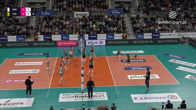 Skrót meczu MOYA Radomka Radom - KGHM #VolleyWrocław 3:0 (25:22, 25:23, 25:20) - Tauron Liga 2024, siatkówka.

 

Radomka: Angelika Gajer, Monika Gałkowska, Hilary Johnson, Natalia Murek, Marie Schoelzel, Martyna Świrad - Maria Stenzel (libero) - Klaudia Nowakowska, Paulina Reiter, Adrianna Rybak-Czyrniańska.

#VolleyWrocław: Anna Bączyńska, Aleksandra Gancarz, Anna Lewandowska, Lucie Muhlsteinova, Julia Stancelewska, Kinga Stronias - Anna Pawłowska (libero) - Joanna Chorąża, Aleksandra Gromadowska, Gabriela Ponikowska, Adrianna Szady. 