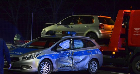 Cztery osoby zostały ranne w wypadku na trasie S6 koło Wejherowa w Pomorskiem. Wśród poszkodowanych są dwaj policjanci.