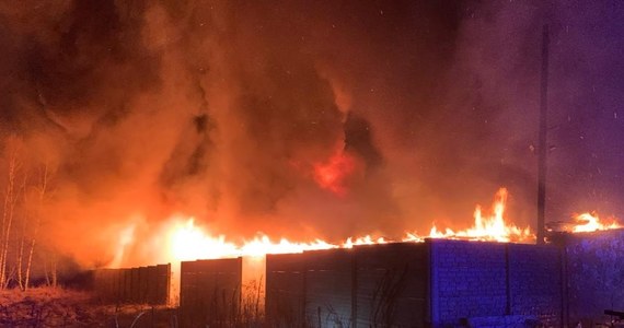 Duży pożar hali magazynowej w Rudzie Śląskiej. Na szczęście nikt nie odniósł obrażeń w wyniku zdarzenia.