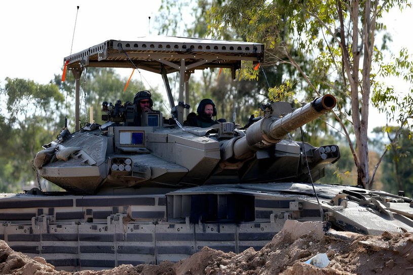 Chociaż początkowo uznawane były za nieskuteczne, „klatki bezpieczeństwa” są coraz częściej instalowane na pojazdach opancerzonych. „Trend” zapoczątkowany podczas inwazji Rosji na Ukrainę zdaje się docierać również do Izraela, a konkretniej czołgów Merkawa Mk3.
