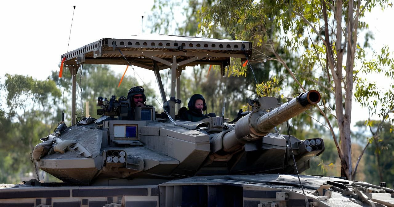 Chociaż początkowo uznawane były za nieskuteczne, „klatki bezpieczeństwa” są coraz częściej instalowane na pojazdach opancerzonych. „Trend” zapoczątkowany podczas inwazji Rosji na Ukrainę zdaje się docierać również do Izraela, a konkretniej czołgów Merkawa Mk3.
