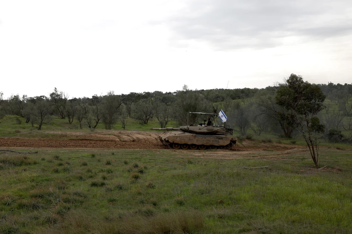 Biały Dom zapewnił w niedzielę, że polityka USA wobec Izraela nie uległa zmianie. Wcześniej tego dnia stacja NBC News podała, powołując się na anonimowe źródła, że administracja USA rozważa spowolnienie dostaw broni, by skłonić Izrael do ograniczenia skali działań wojennych w Strefie Gazy.