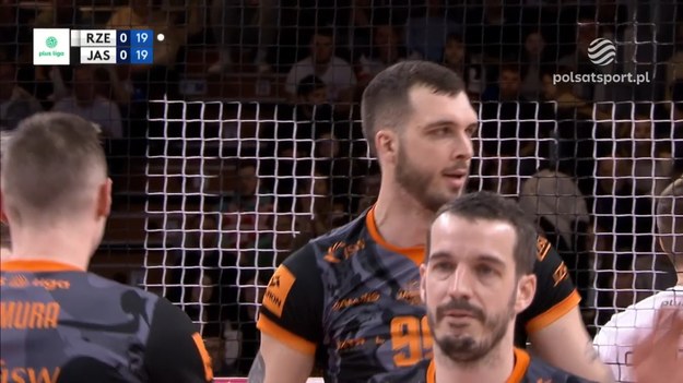 Fragmenty meczu Asseco Resovia Rzeszów – Jastrzębski Węgiel 1:3 (21:25, 25:22, 21:25, 14:25) - siatkówka, PlusLiga 2024, 19. kolejka. MVP: Norbert Huber (9/13 = 69% skuteczności w ataku + 7 bloków).

