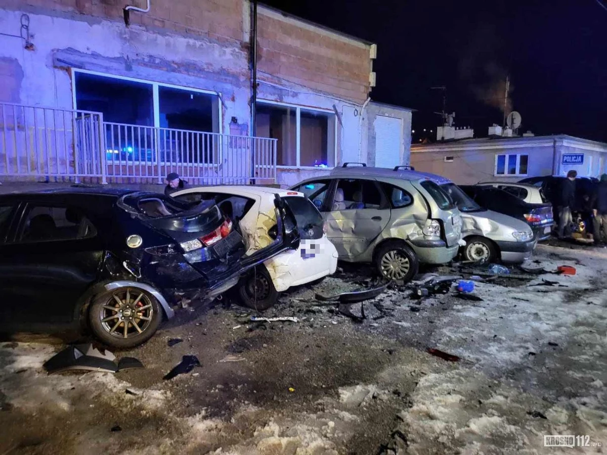 Dwa promile alkoholu w organizmie miał 25-letni kierowca, który wieczorem uszkodził 6 zaparkowanych samochodów w Iwoniczu Zdroju na Podkarpaciu.