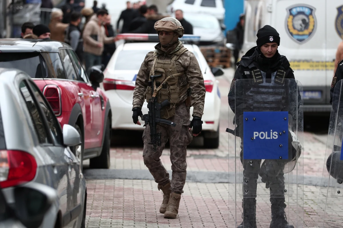 Zamachowcy, którzy przeprowadzili w niedzielę atak w kościele w Stambule, są obcokrajowcami – poinformował minister spraw wewnętrznych Turcji Ali Yerlikaya. Jeden pochodzi z Rosji, drugi z Tadżykistanu. Tureckie władze podejrzewają, że są powiązani z tzw. Państwem Islamskim.