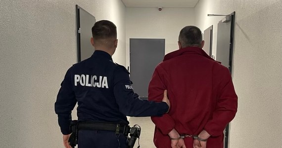 Do aresztu trafił 55-latek, który w mediach społecznościowych groził śmiercią organizatorom lokalnego finału WOŚP. W swoim wpisie nawiązał do zabójstwa prezydenta Gdańska Pawła Adamowicza. Policjanci z Piły namierzyli i zatrzymali mężczyznę.

