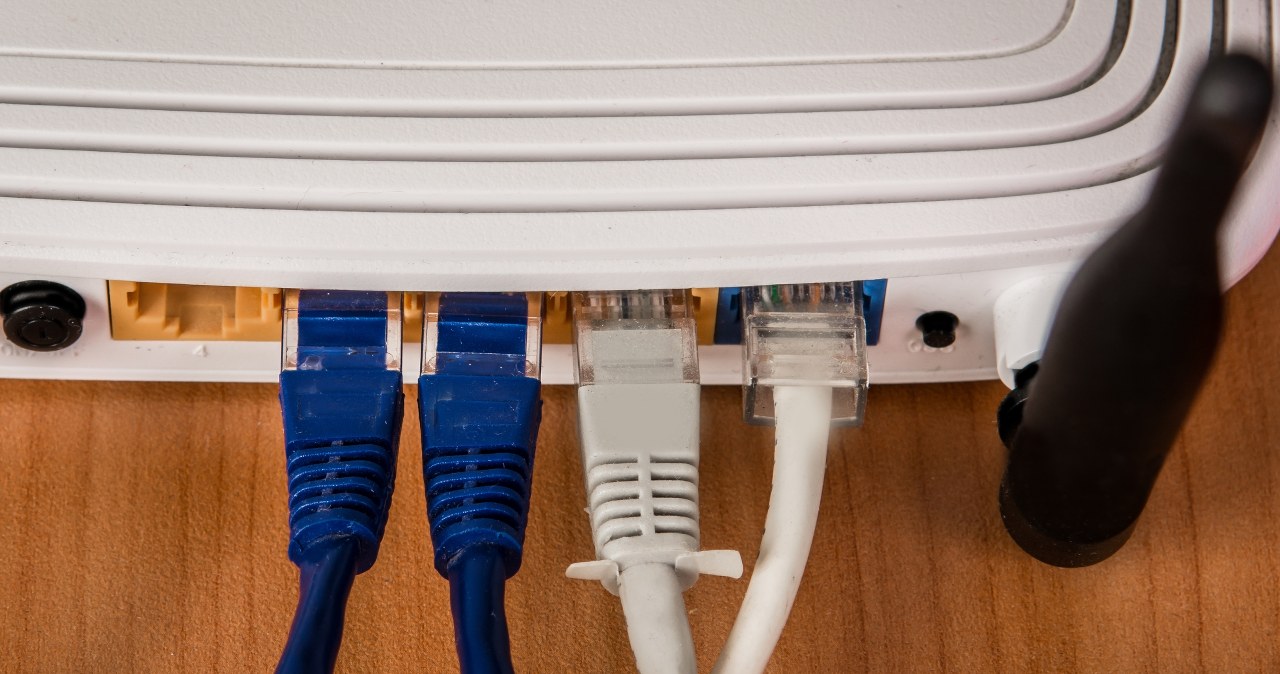 Hakerzy mają nowy sposób wykradania danych. Tysiące podatnych routerów