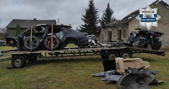 Skradzione samochody, motocykle i quady znaleźli policjanci z Białobrzegów. W jednym z gospodarstw w gminie Stara Błotnica na Mazowszu przestępcy urządzili sobie "dziuplę", w której ukryli pojazdy o wartości 1,7 mln zł.