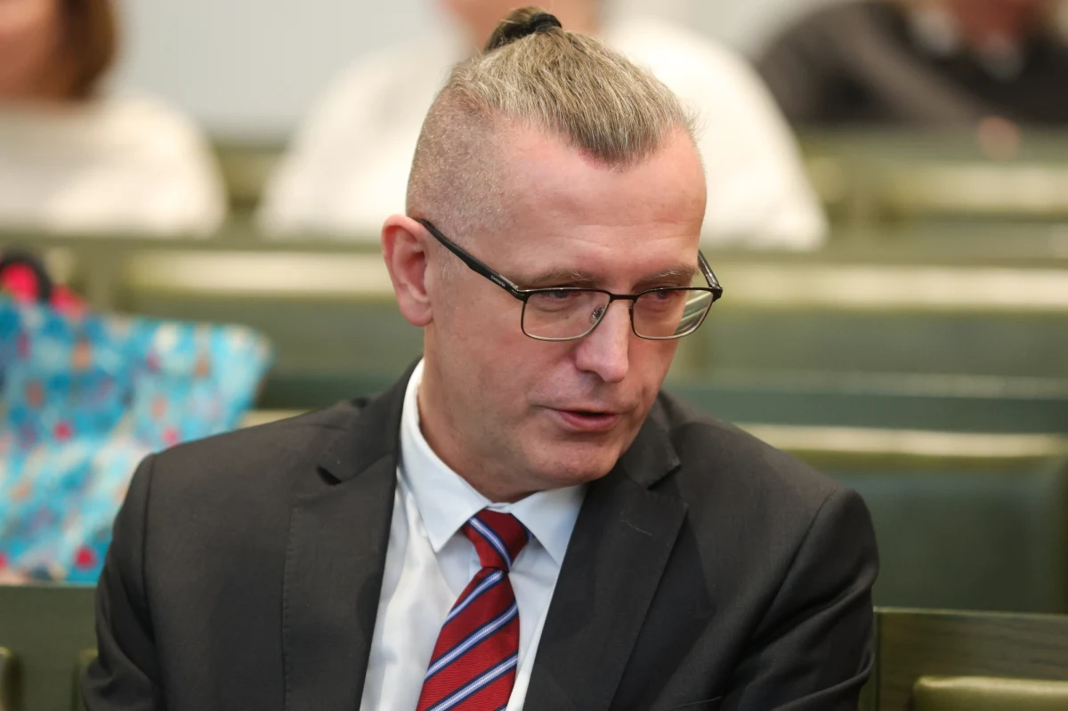 "Ja się stawiłem, ale pan Iwaniec chyba już nie może…" - tak fiasko planowanego na dziś przesłuchania przez zastępcę rzecznika dyscyplinarnego warszawskiego Sądu Okręgowego Jakuba Iwańca skomentował wezwany na nie Prezes Izby Pracy Piotr Prusinowski. Mogło chodzić o postępowanie dotyczące sędziów, którzy orzekali w sprawie wykonania kary wobec Macieja Wąsika i Mariusza Kamińskiego. 