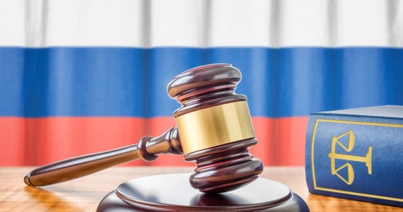 Sąd w Rosji skazał 72-letnią emerytkę na 5,5 roku pobytu w kolonii karnej za rzekomą dyskredytację armii rosyjskiej w sieciach społecznościowych - poinformował portal Radia Swoboda.